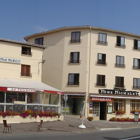 Hotel De La Mere Michelet Confolens Bagian luar foto